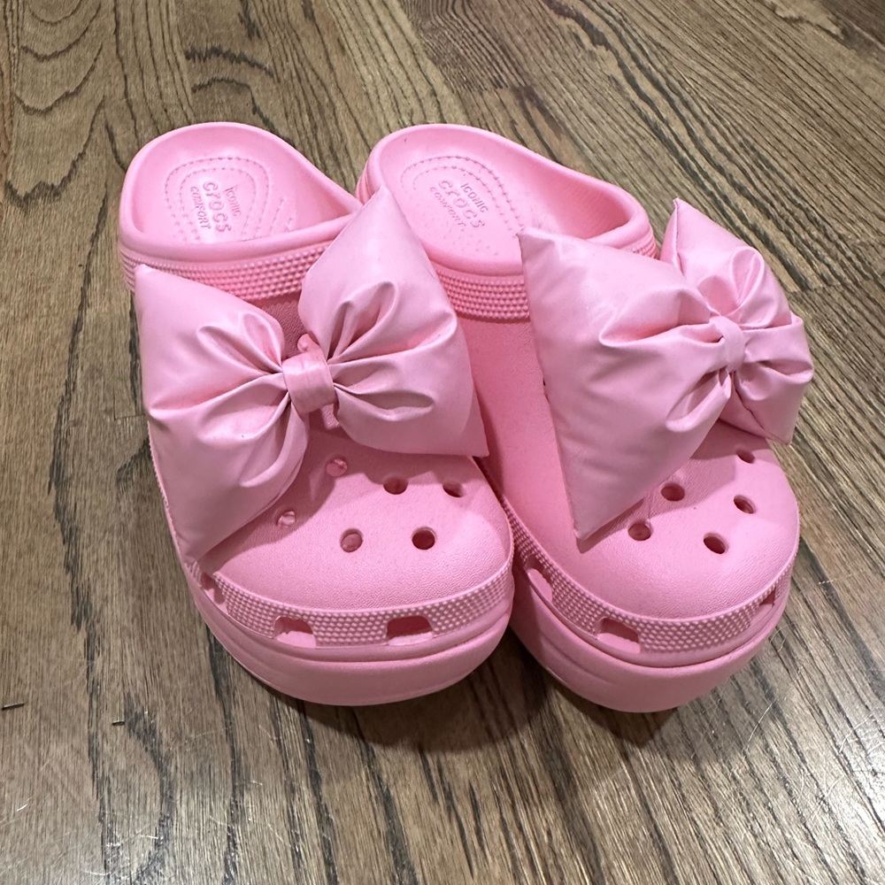 RARE Croc Pink Bow Clogs